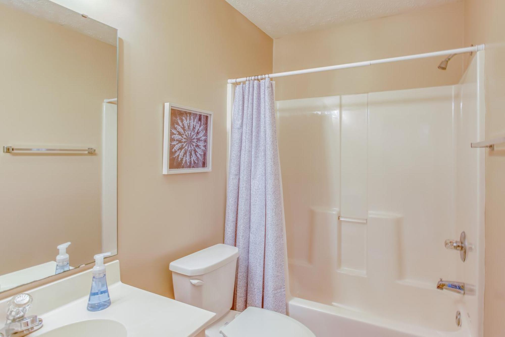 With Screened Porch And Golfing! Apartamento