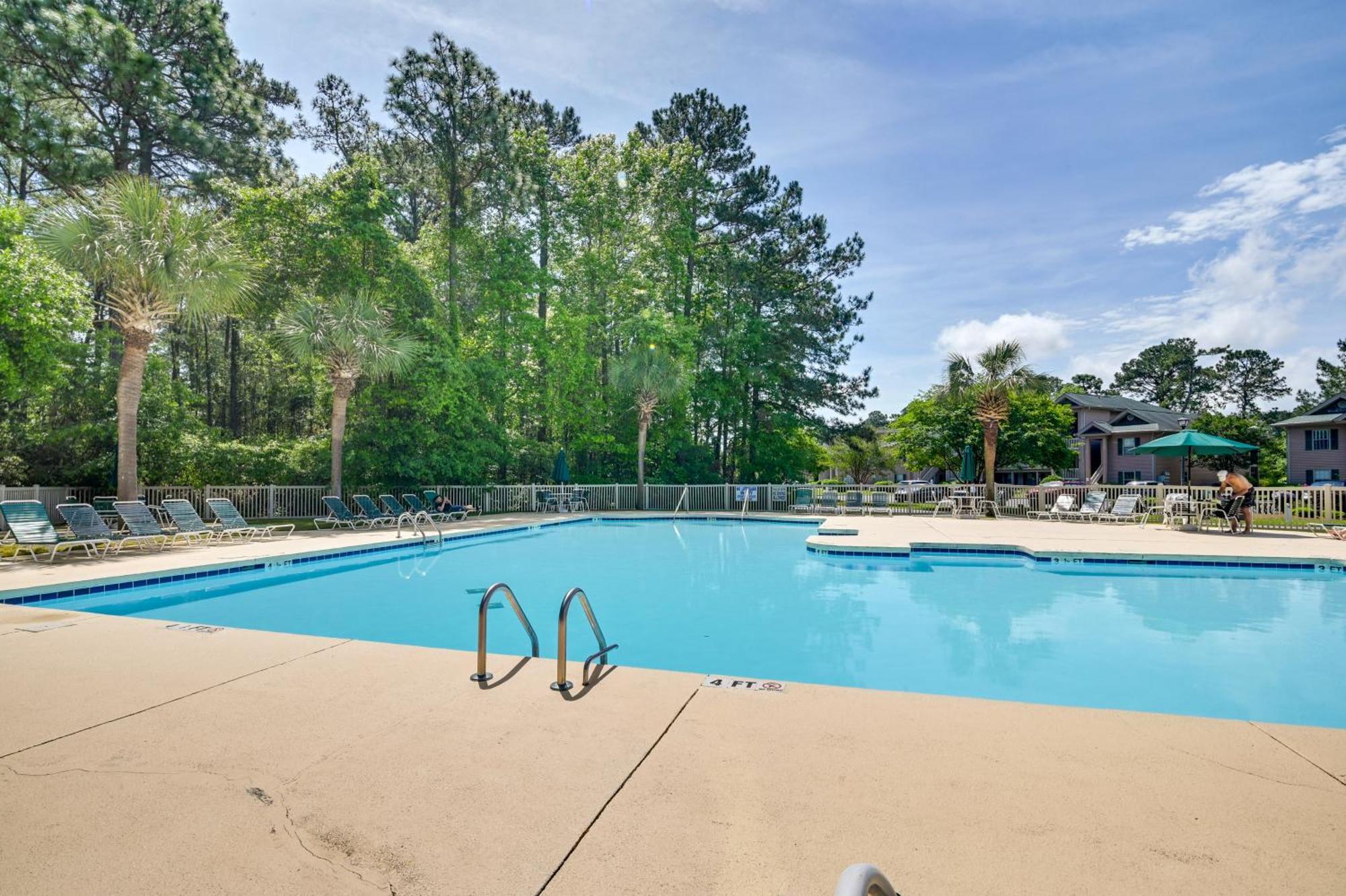 With Screened Porch And Golfing! Apartamento Pawleys Island
