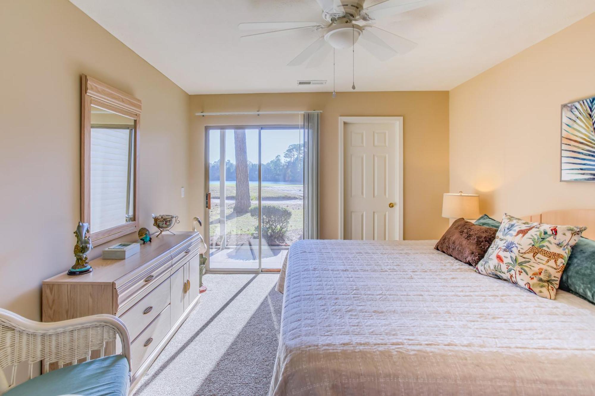 With Screened Porch And Golfing!