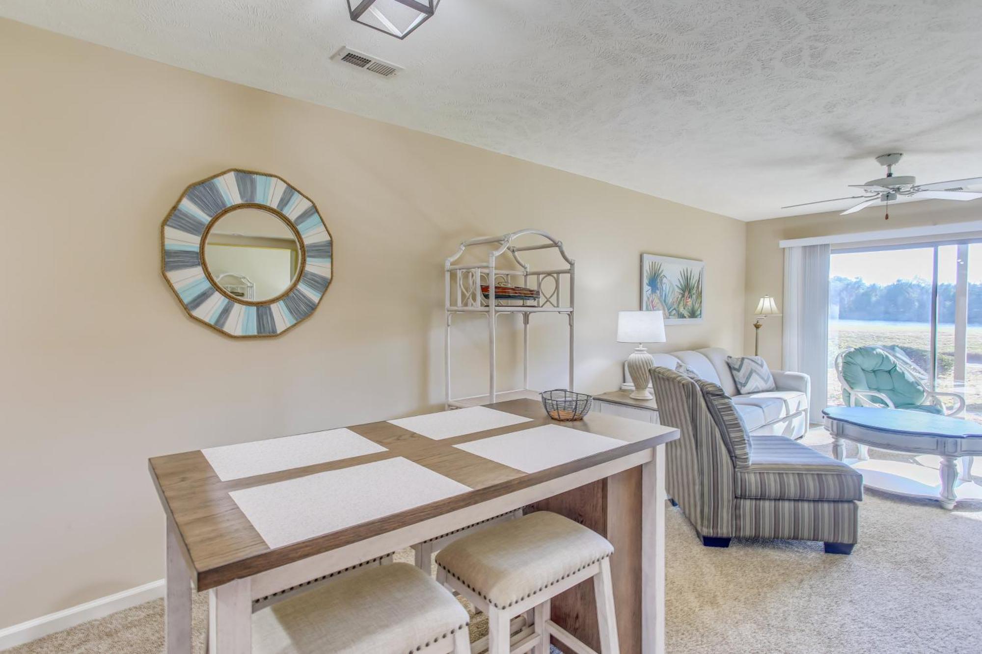 With Screened Porch And Golfing!